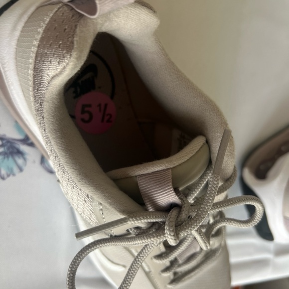 Nike AirMax Sz 5.5 - Picture 6 of 11